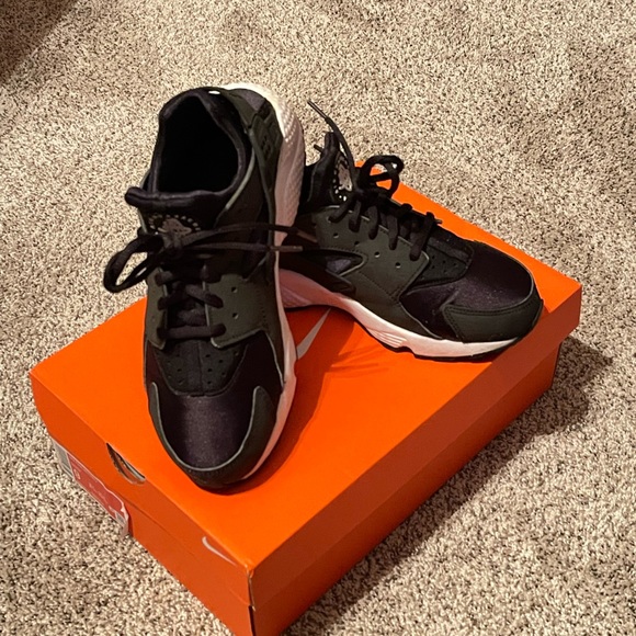 ‼️SOLD‼️ Nike Air Huarache Run - Picture 2 of 10